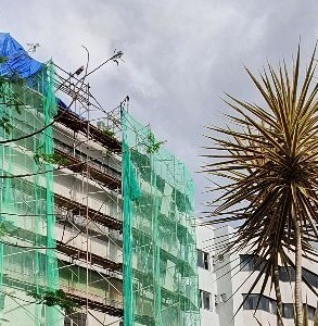 Fachadas em Granito Branco Siena, fixados no insert metálico